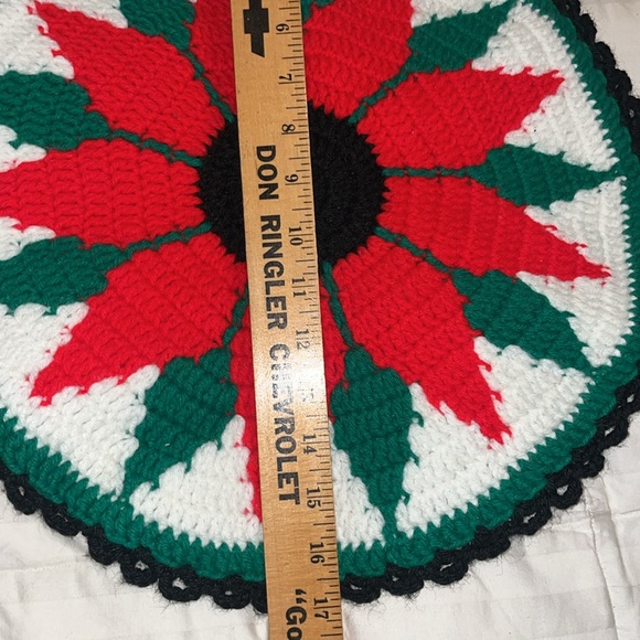 Large Round Hand Crocheted Placemats Holiday Poinsettia Lot of 6 - Picture 6 of 6